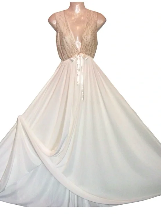 Vintage Ivory Lace Nightgown Plunge Bridal Boudoir ILGWU Union Made M - Picture 10 of 13